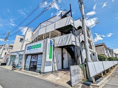 ひばりが丘駅前バス通りをまっすぐ。徒歩4分の好立地です。バス通り沿いですが、お部屋は通りと反対を向いているので騒音などの心配はありません。リフォーム済みできれいなお部屋です。