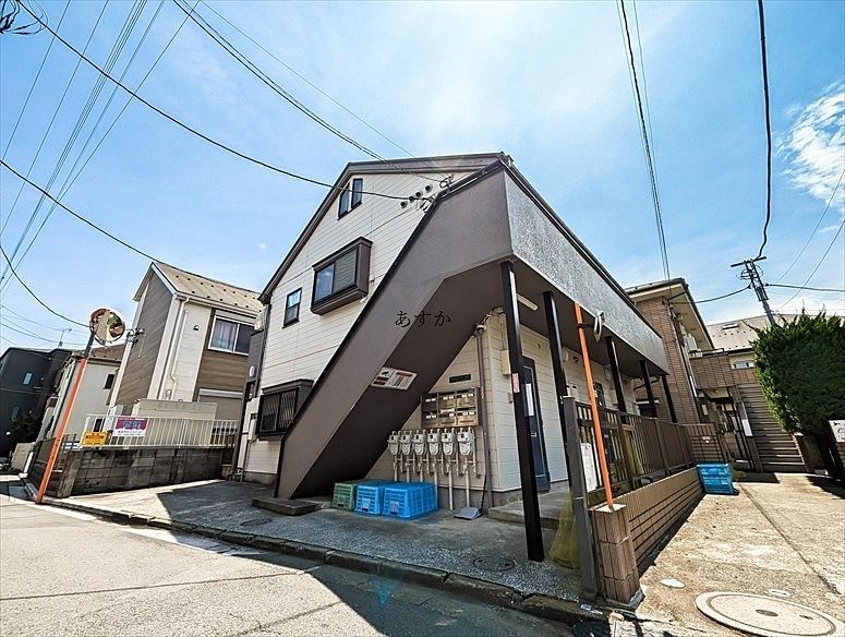 駅から徒歩5分。広めの１Kアパートを大幅リフォーム。お洒落なアクセントクロス。広めのキッチン。収納もたっぷりです。
