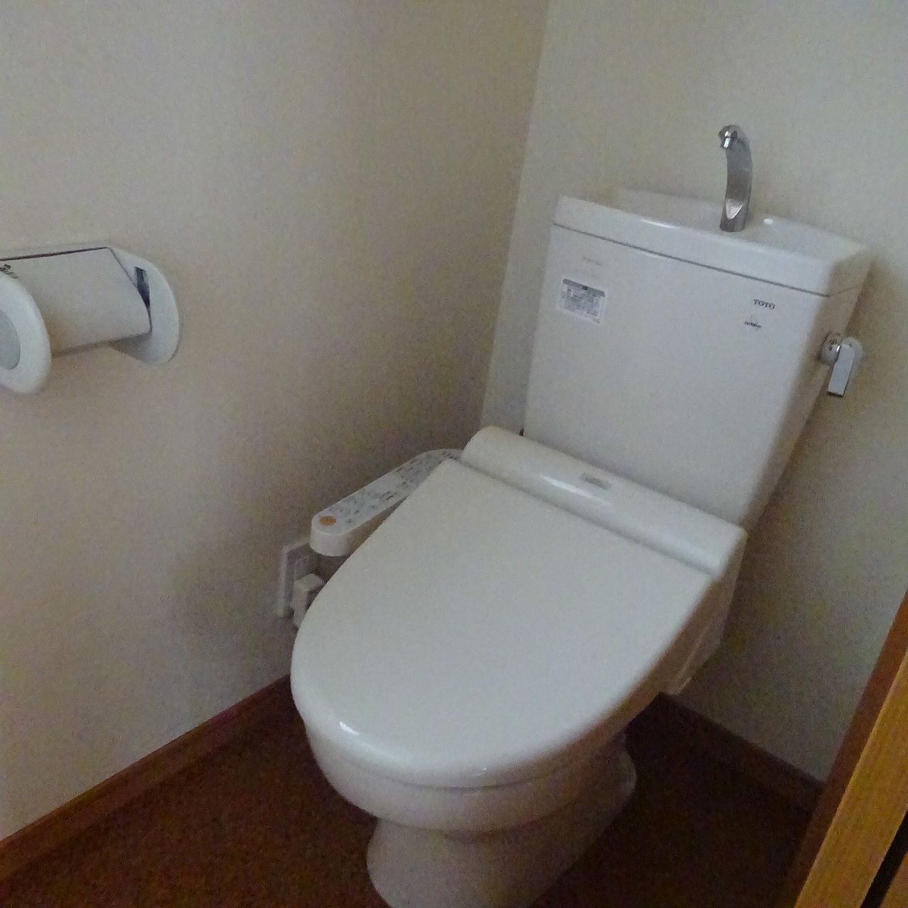 暖房洗浄機能付トイレ