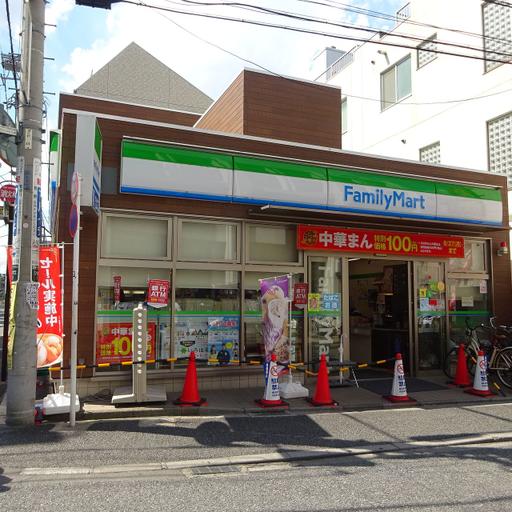 ファミリーマート 駅までの途中歩いて5分