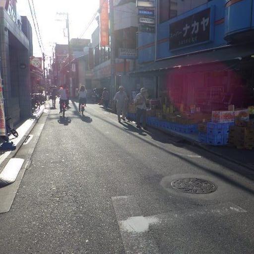 ビル前の商店街 ひばりが丘北口商店街で駅までまっすぐです。