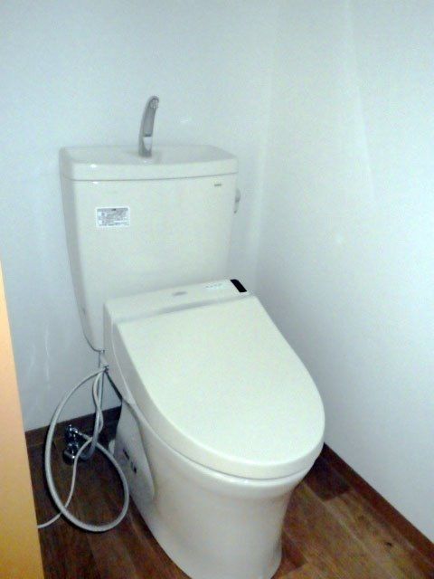 暖房洗浄機能付トイレ
