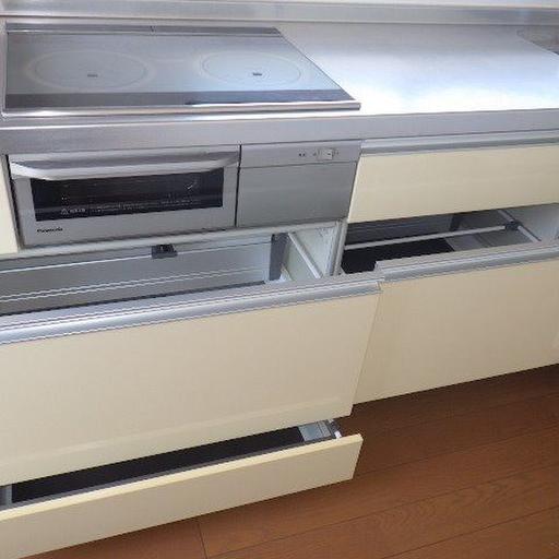 システムキッチン 収納スペースもタップリあり、便利です。