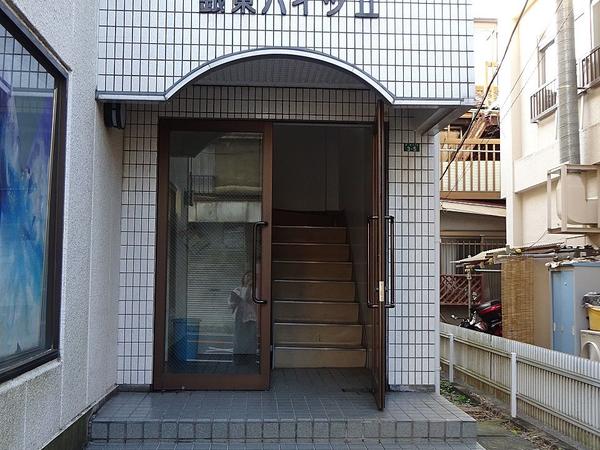 銀東ハイツ入口 通りから入るエントランス