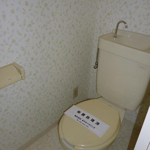トイレ 可愛いクロスの貼られたトイレ