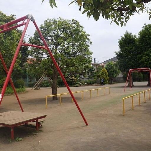 南側の公園 広いわんぱく公園が広がる