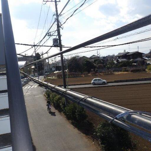 マンション前通り 周囲は静かな通り