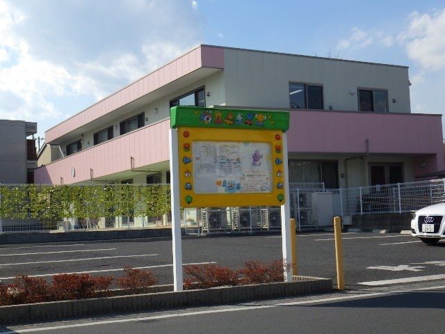 小学校前の新しい保育園