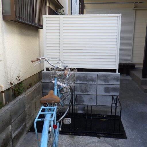 駐輪スペース 庭に設置された駐輪スペーす