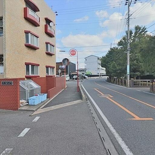 建物全面道路 野火止用水前の道路