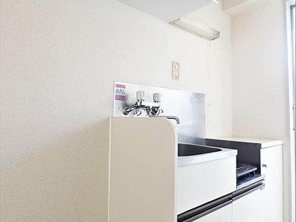 キッチン 居室から見えない位置にあるキッチン
