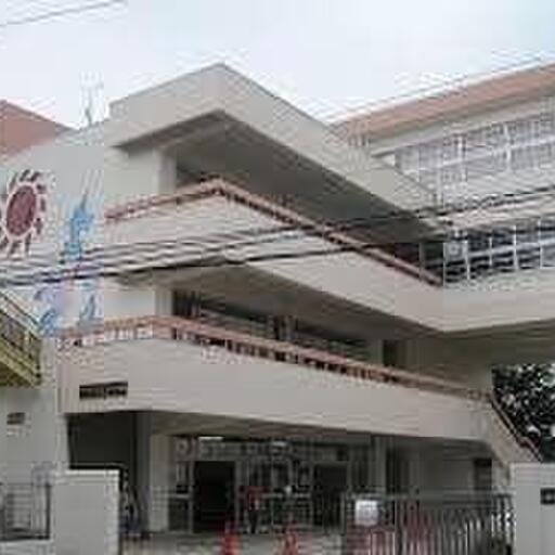 八石小学校 すぐ隣に小学校もあり