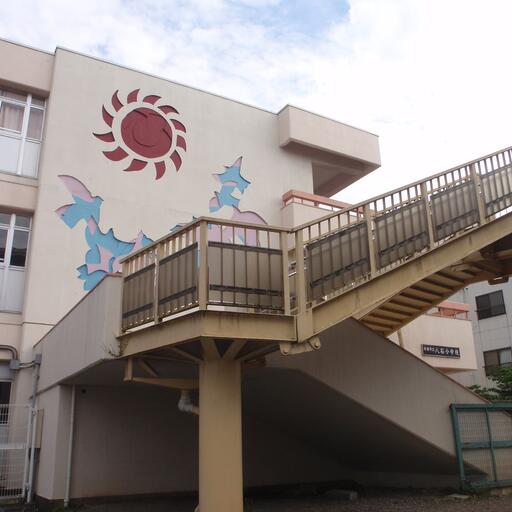 八石小学校 物件目の前にある小学校