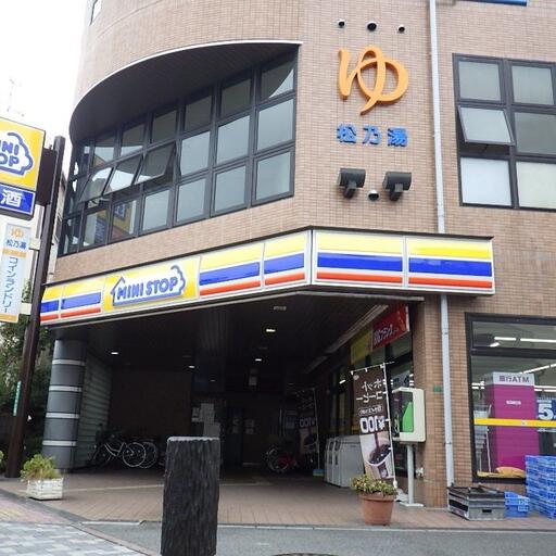 ミニストップ バス通りに出れば目の前にミニストップ