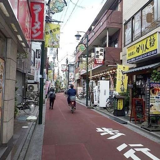 北口オリンピック通り 個人商店の多い商店街
