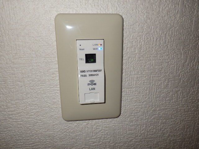 インターネット接続 LAN端子とWIFI 無料で使用できます
