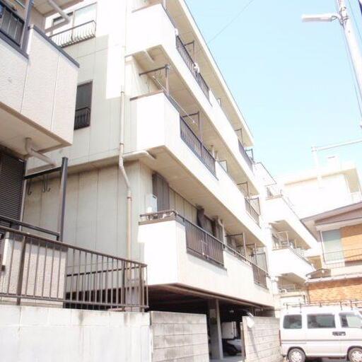 ビルの裏側 通りから回った裏入口