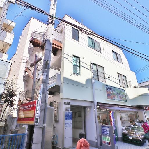 斜め前のビル 1階には人気の生鮮食品専門のやさいのちから