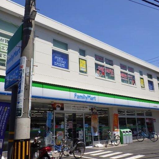 ファミリーマート こちらも歩いてすぐ、一人暮らしに味方コンビニ