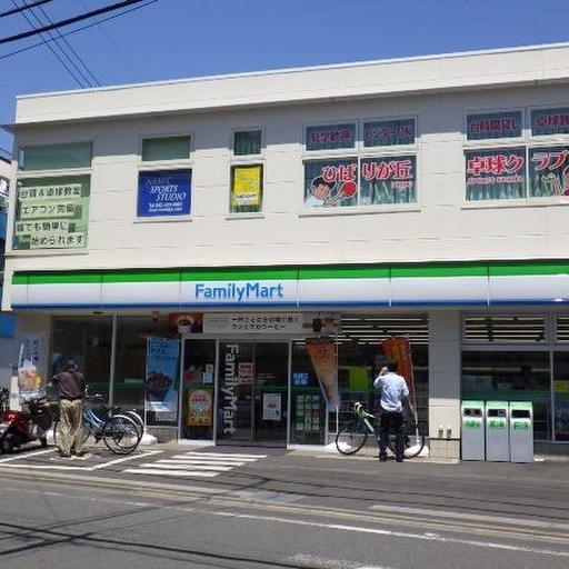 ファミリーマート コンビニでコーヒーを飲んだり朝食も調達