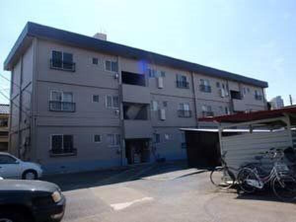 外観 昔ながらの建物は敷地もゆったり
