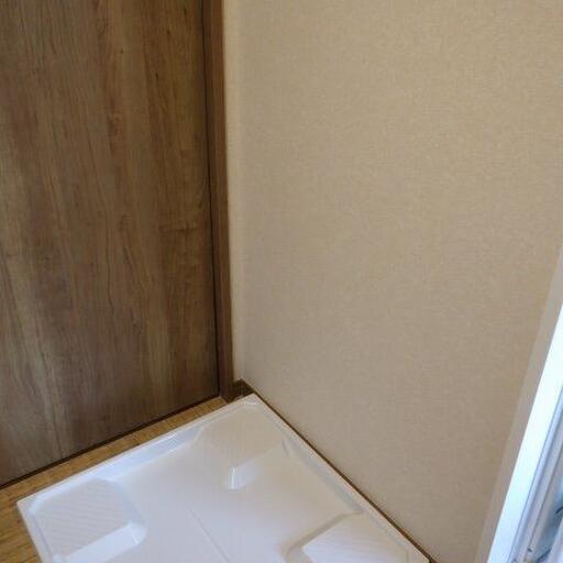 洗濯機置場 洗面室内の洗濯機置場・お風呂場の隣で洗濯物も入れやすい