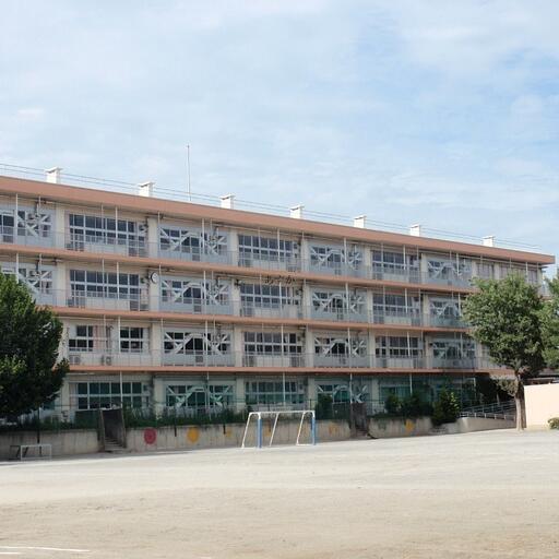 新座市立八石小学校 小学校は目の前