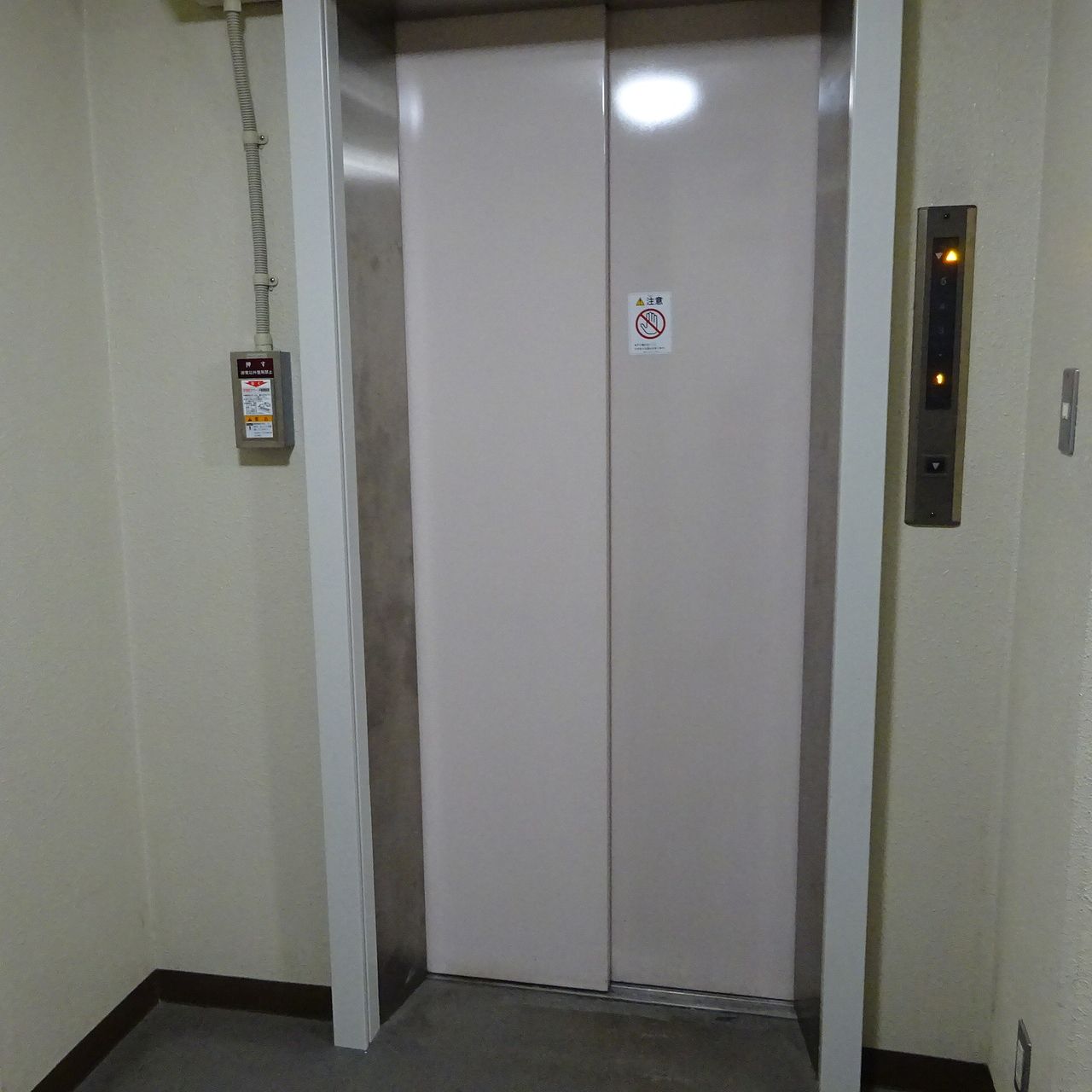 マンションのエレベーター